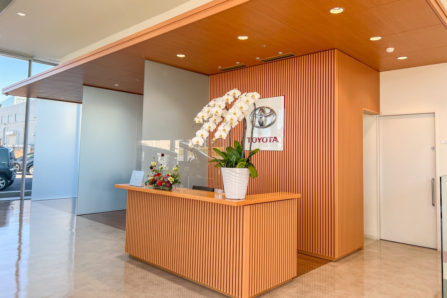 受付カウンター②_群馬トヨタ高崎インター島野店202302