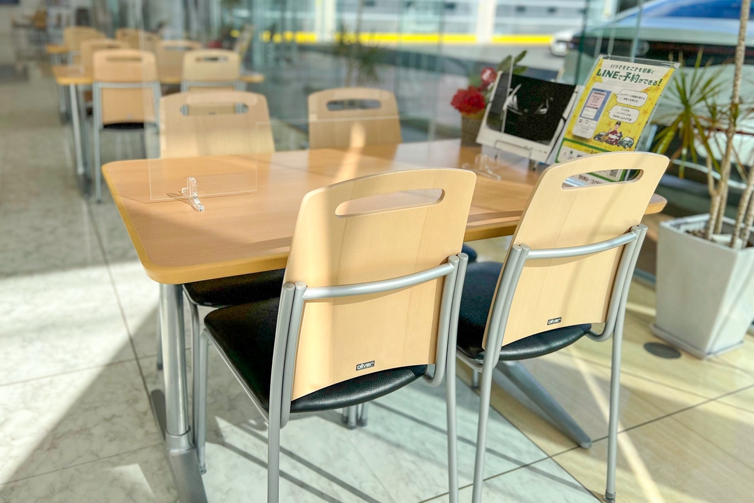 4人掛けテーブル②_群馬トヨタ安中杉並木店_202302