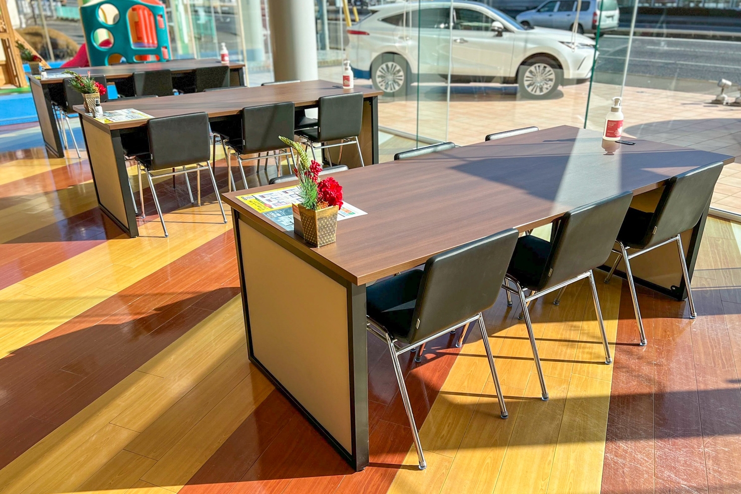 商談テーブル②_群馬トヨタ高前バイパス店_202302