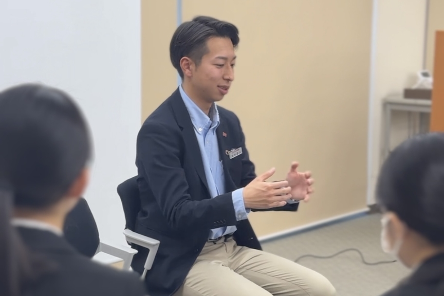 会社説明会LP 先輩社員